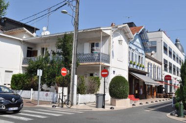 Fransa. Arcachon. 26 Temmuz 2018. Sokak Lamarque de Plaisance 28 .