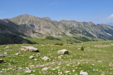 Dağlar. Alpler. Dağların görünümü .