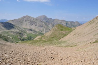 Dağlar. Alpler. Dağların görünümü .