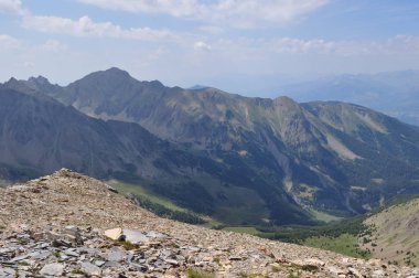 Dağlar. Alpler. Dağların görünümü .