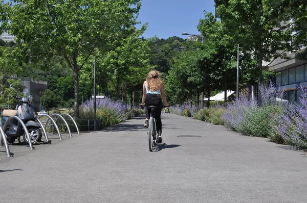 Menina Bicicleta — Fotografia de Stock