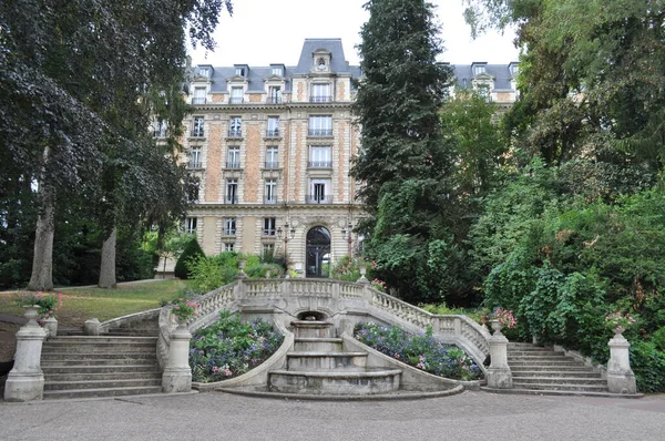 Antiguo Edificio Con Bonitos Escalones Estilo Francés Antiguo —  Fotos de Stock