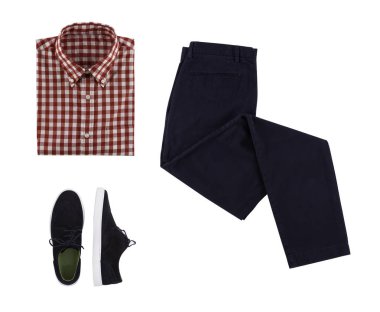 Kırmızı gömlek ile resmi bir erkek giysileri düz yatıyordu. Ofis kıyafeti.