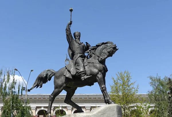 Памятник гетману Сагайдачной в Киеве — стоковое фото