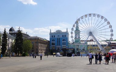 Kiev, Ukrayna-Mayıs 09, 2018. Kiev 'de Kontraktova Meydanı 'nda bir yaz günü