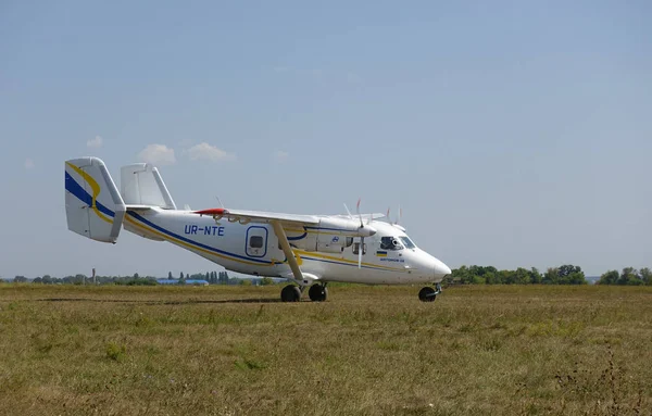 Kyjev Ukrajina Srpna 2018 Postavení Osobní Letadlo Letišti Letním Dni — Stock fotografie