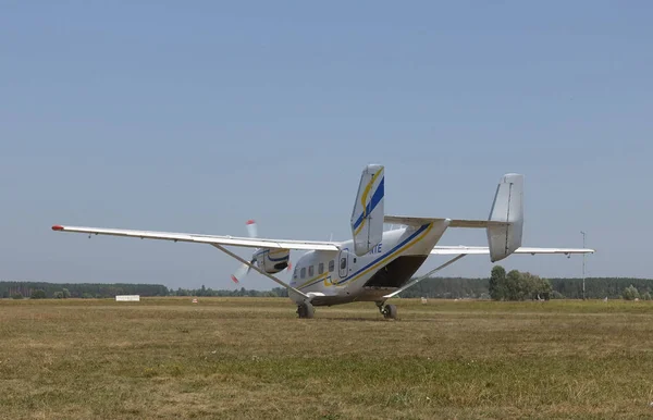 Kyjev Ukrajina Srpna 2018 Osobní Letadlo Parašutisty Pojíždění Dráze Letní — Stock fotografie