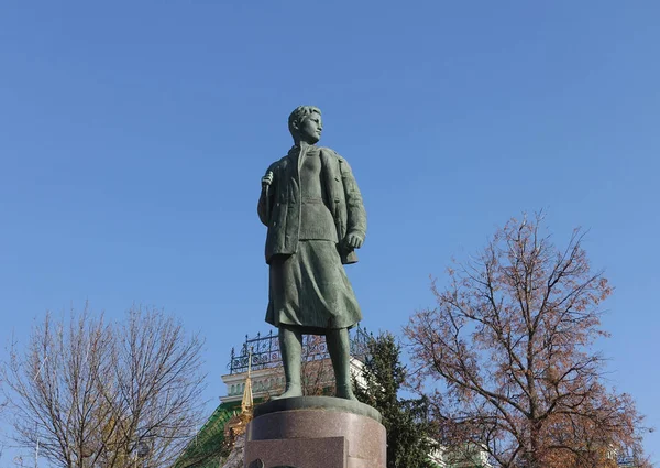 Monument to Zoya Kosmodemyanskaya in Tambov Russia — Stock Photo, Image