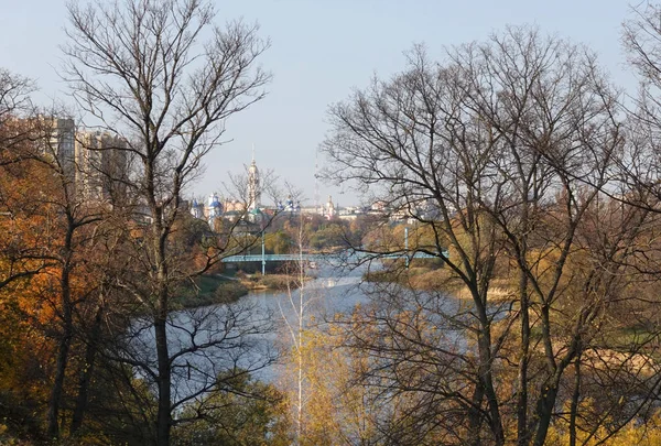 Kilátás nyílik a város Tambov, a Tsna folyó a rakparton — Stock Fotó