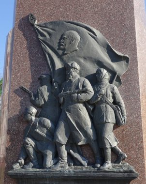 İkinci Dünya Savaşı sırasında Nazilere karşı partizan mücadele kısma Tambov Zoya Kosmodemyanskaya Anıtı kaide üzerinde adanmış