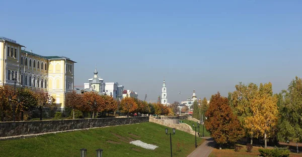 Embankment Tambov Rusland. Herfstdag — Stockfoto