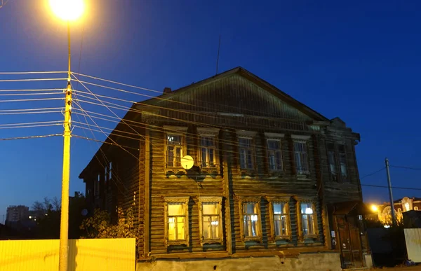 İki katlı ahşap ev. Tambov şehri eski bina
