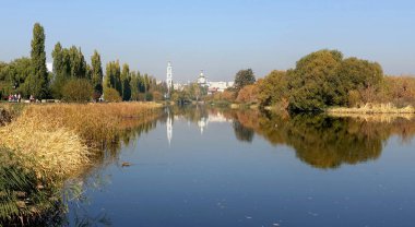 Tambov Tsna nehre sonbaharda görünümünü