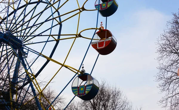 Ferris wheel on a spring day — Stock Photo, Image