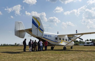 Paraşütçüler uçuş öncesi grup