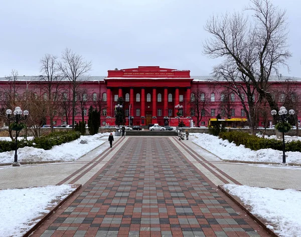 Het gebouw van de nationale universiteit van Kiev vernoemd Shevchenko in de winter — Stockfoto