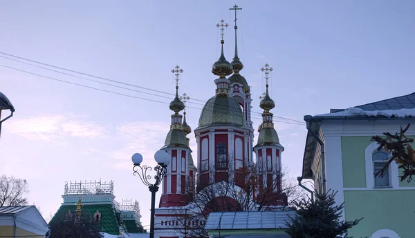 Iglesia de San Juan Bautista en el monasterio de Kazán en la noche de invierno, Tambov —  Fotos de Stock