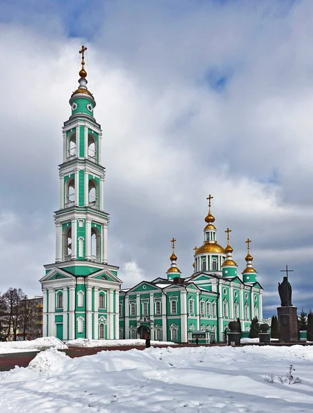 Dia de inverno. Praça da Catedral em Tambov, Rússia — Fotografia de Stock