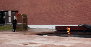 Ebedi Alev ve Soldier-nöbetçi, Moskova 'da ayakta