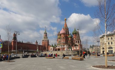 Baharda Moskova Kremlin ve St. Basils Katedrali