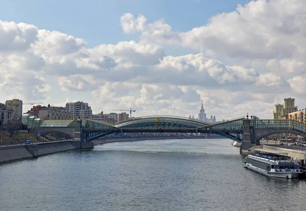 Bogdan Chmelnitskij bridge i Moskva — Stockfoto