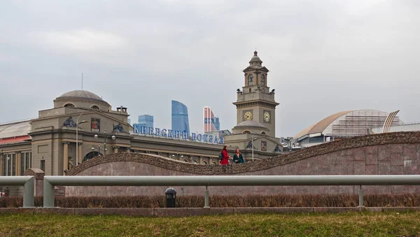 El edificio de la estación de Kiev en la plaza de Europa en Moscú —  Fotos de Stock