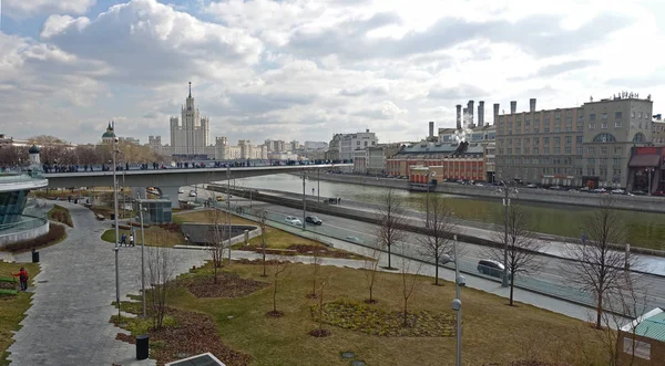 Vista de Moskvoretskaya Embankment, Zaryadye Park , — Foto de Stock