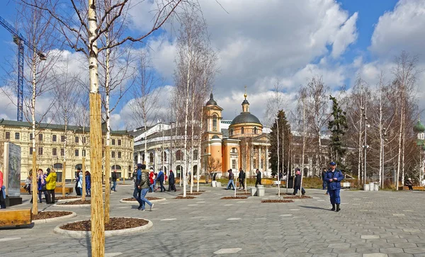 Caminando en Zaryadye — Foto de Stock