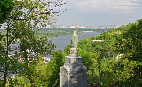 キエフのウラジミールヒル上のロシアのバプテスマのウラジミール記念碑 — ストック写真