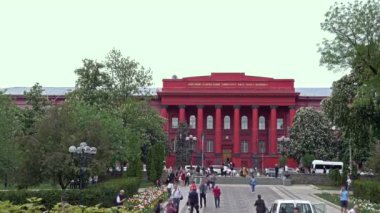 Shevchenko Park ve Kiev Ulusal Üniversitesi baharda