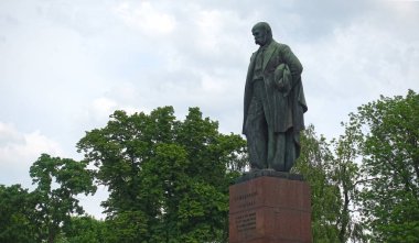 Kiev'de Ukraynalı şair Shevchenko anıtı