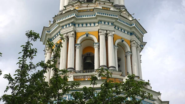 Das Geläut des großen Glockenturms in Kiev pechersk lavra — Stockfoto