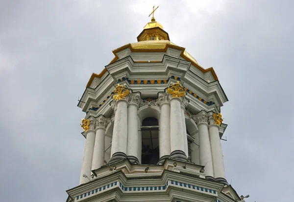 Der obere Teil des großen Lavra-Glockenturms. Kiew — Stockfoto