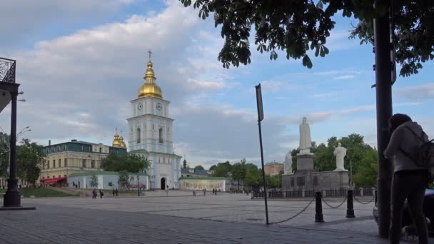 Mikhaylovskaya πλατεία το βράδυ — Αρχείο Βίντεο