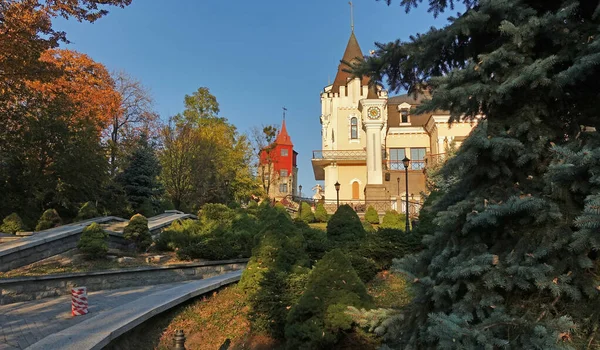 Kiev Academic Puppet Theater, Herfstdag — Stockfoto