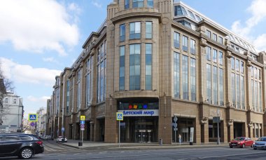 Moskova 'nın merkezindeki Vozdvizhenka Caddesi' ndeki Detsky Mir mağazası