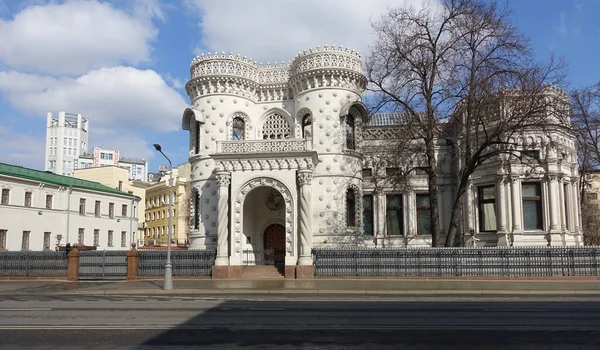 Особняк Арсенія Морозова на вулиці Воздвиженка в центрі Москви. — стокове фото