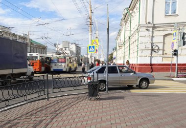 Tambov, Rusya. 5 Eylül 2020, Tambov Sovyet sokağı güneşli bir yaz gününde