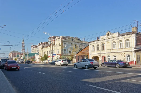 ロシアのタンボフ 2020年9月7日晴れた夏の日にタンボフの中心部にある歴史的建造物 — ストック写真