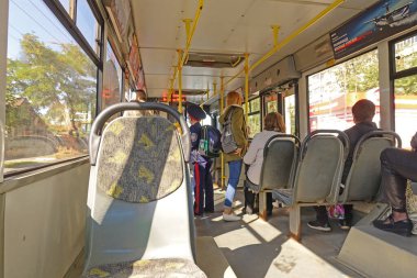 Rusya 'da şehir otobüsüyle seyahat etmek.