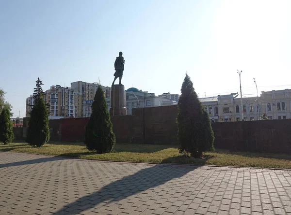 Пам "ятник Зої Космодемянській у центрі Тамбова. — стокове фото