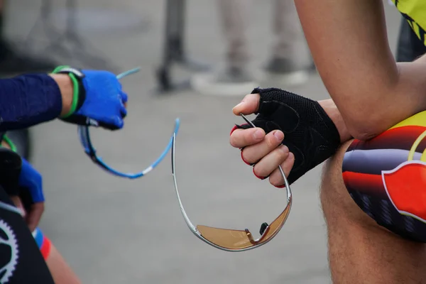 Aktiver Lebensstil Zwei Athleten Ein Fahrradfahrer Mit Schutzbrille — Stockfoto