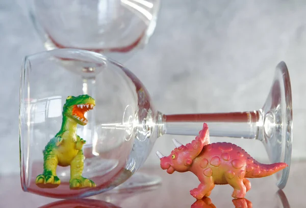 Toy Dinosaur Rescues Captivity His Alcoholic Friend — Stock Photo, Image