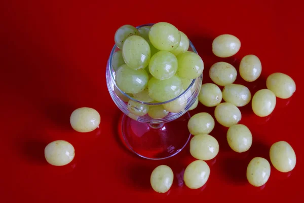 Fresh Green Grapes Lies Glass Fouger Next — Stock Photo, Image