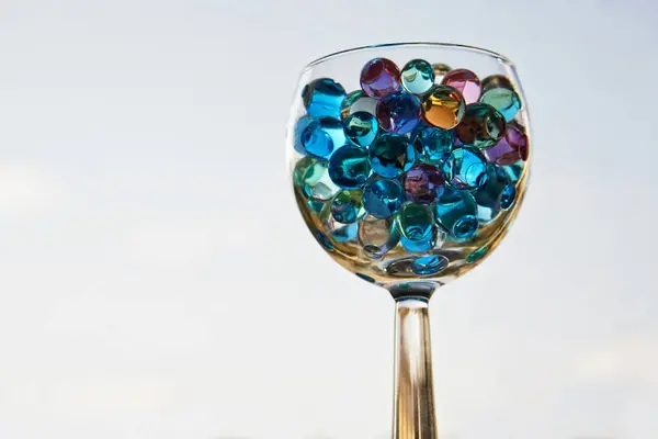 Verre Transparent Avec Boules Gel Sur Fond Clair Une Boisson — Photo