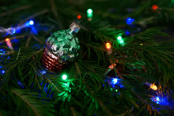 Giocattoli Natale Urto Luccicante Annata Albero Tra Luci Colorate Congratulazioni — Foto Stock