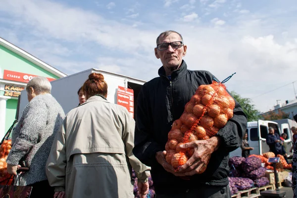 Russie Ville Magnitogorsk Septembre 2018 Homme Âgé Qui Acheté Des — Photo