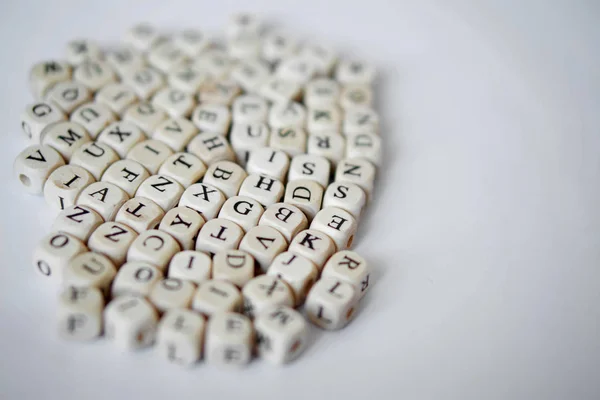 Cubi Legno Con Lettere Dell Alfabeto Inglese Trovano Uno Sfondo — Foto Stock