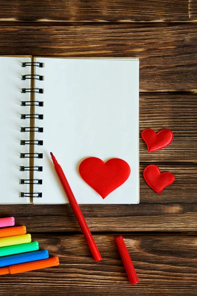 Blank Notepad Felt Tip Pens Red Hearts Wooden Background Preparation — Stock Photo, Image