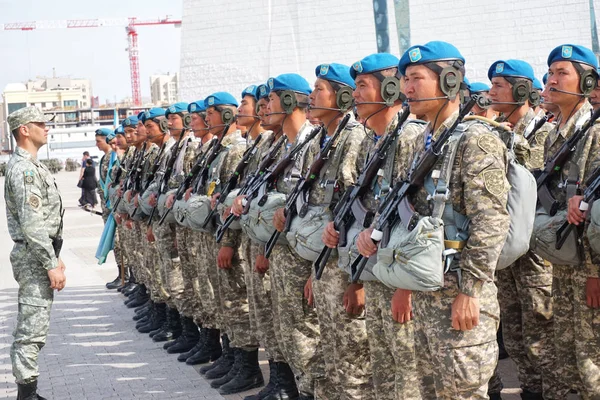 Astana Kazakistan Maggio 2015 Paracadutisti Dell Esercito Del Kazakistan Alle — Foto Stock